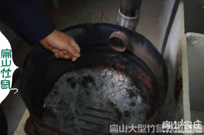 各地土雞竹鼠養殖場自制加溫保溫取暖工具